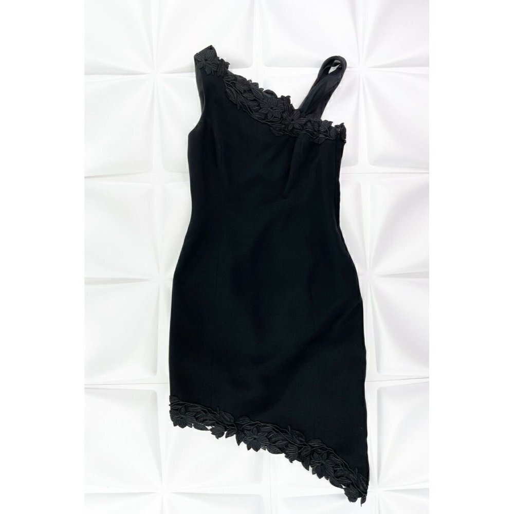 YT Travilla Sz 4 Black Crochet One Shoulder Formal Asymmetric Shift Sheath Dress